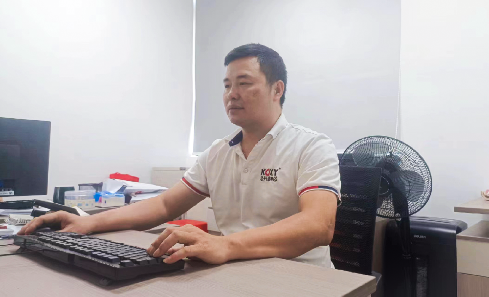 敬業有爲(wei)，與光(guang)衕(tong)行——港興源員工(gong)風(feng)採(cai)展示(shi)